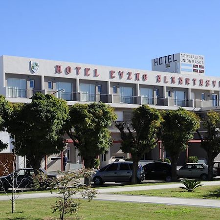 Hotel Euzko Alkartasuna Macachín Esterno foto