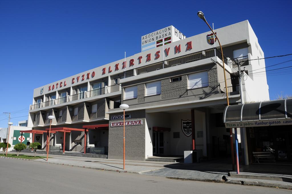 Hotel Euzko Alkartasuna Macachín Esterno foto