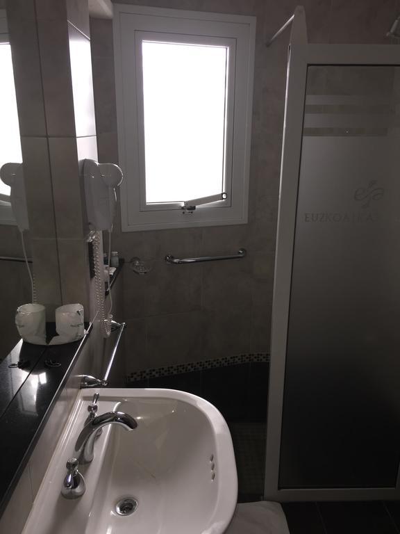 Hotel Euzko Alkartasuna Macachín Esterno foto