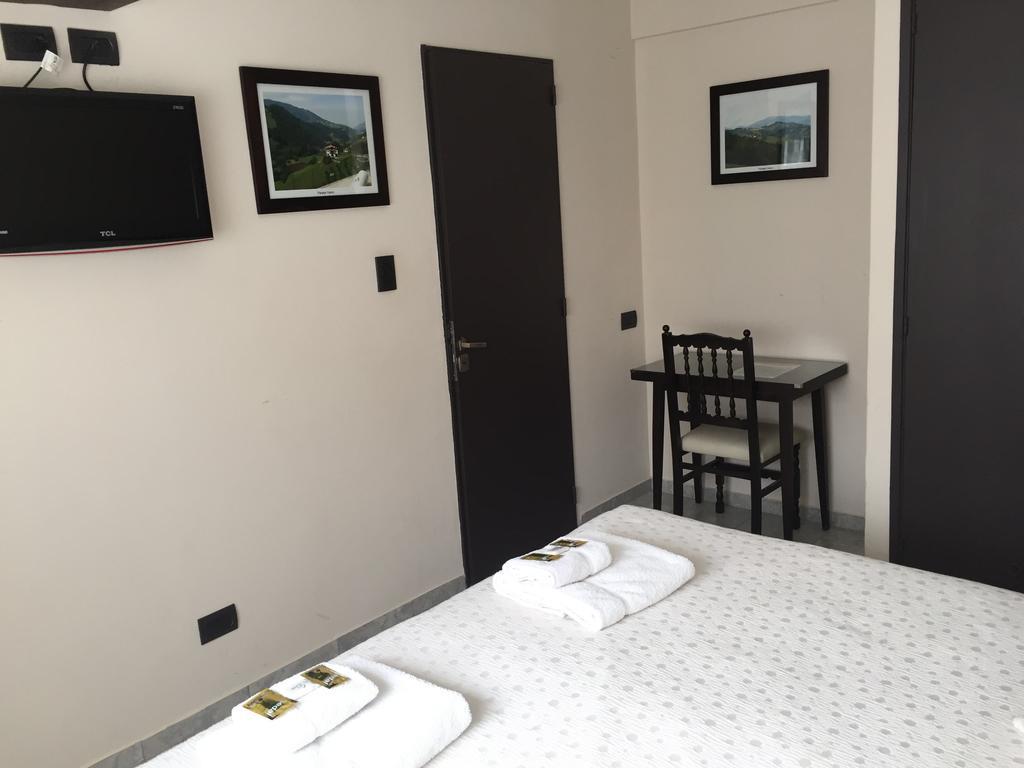 Hotel Euzko Alkartasuna Macachín Esterno foto